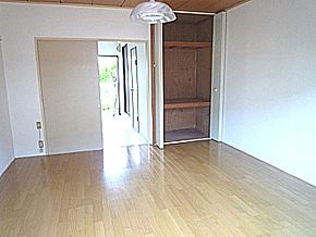 山手町和山ハイツ 洋室8畳